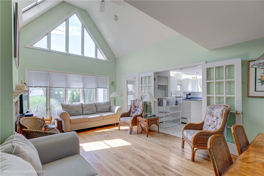 Newport, Rhode Island 02840, United States, 3 Bedrooms Bedrooms, ,3 BathroomsBathrooms,Residential,Active,171623