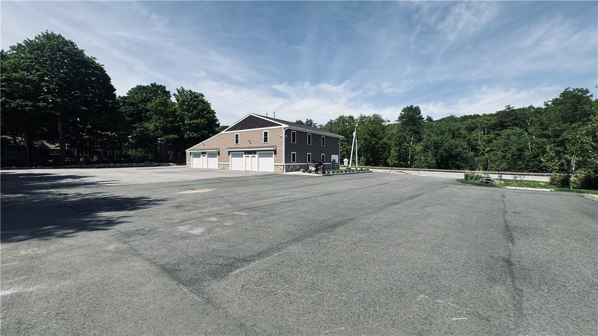 660 Putnam Pike