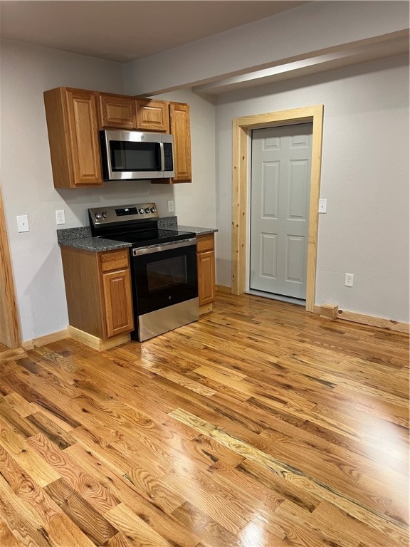 West Warwick, Rhode Island 02893, United States, 3 Bedrooms Bedrooms, ,2 BathroomsBathrooms,Residential,Active,224127