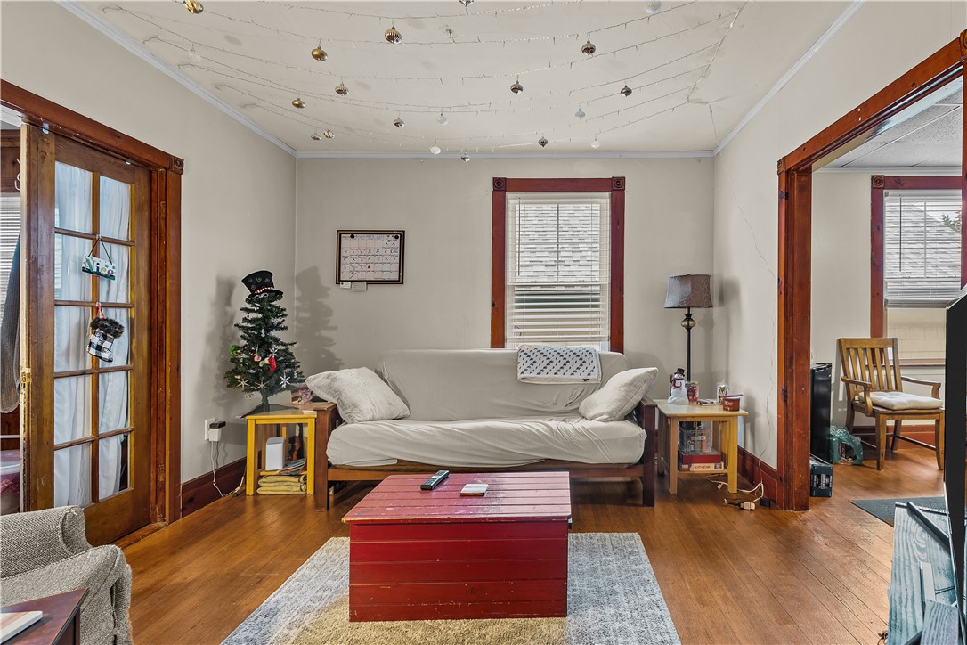 Newport, Rhode Island 02840, United States, 3 Bedrooms Bedrooms, ,1 BathroomBathrooms,Residential,Active,208458