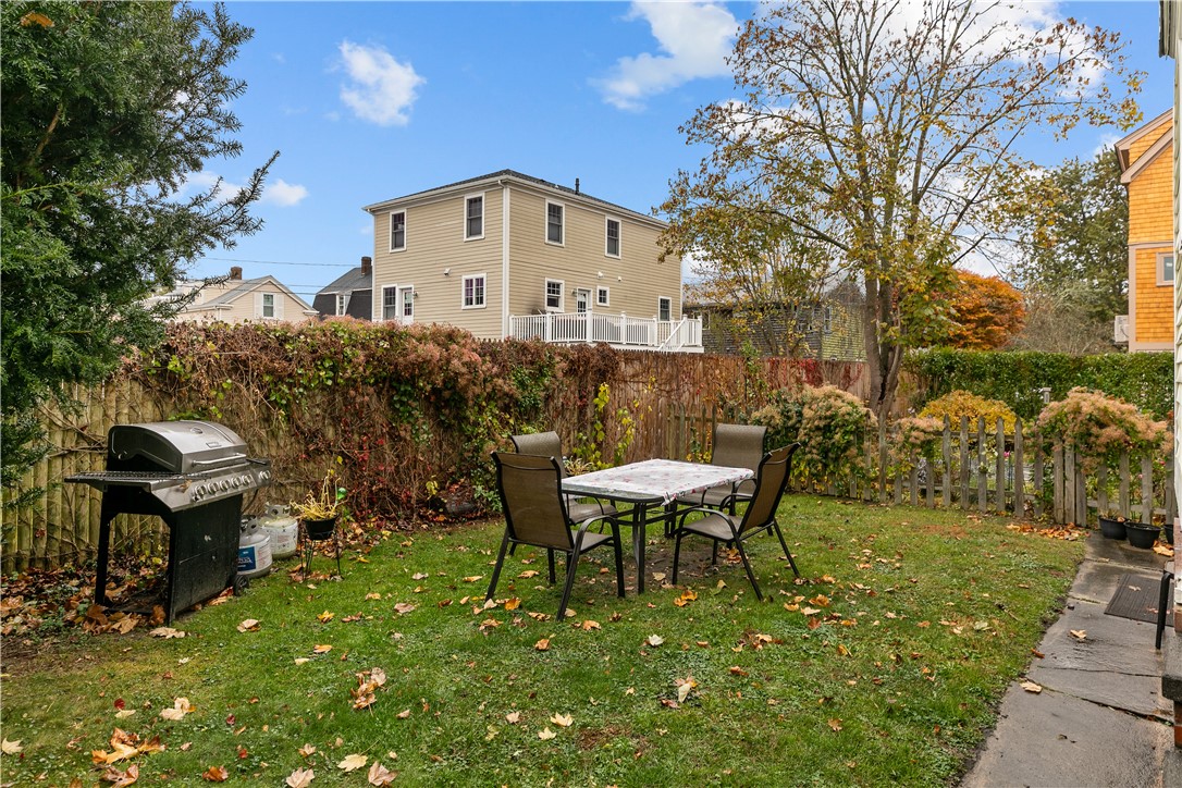 Newport, Rhode Island 02840, United States, 3 Bedrooms Bedrooms, ,1 BathroomBathrooms,Residential,Active,208458