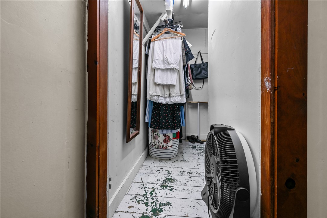 Newport, Rhode Island 02840, United States, 3 Bedrooms Bedrooms, ,1 BathroomBathrooms,Residential,Active,208458