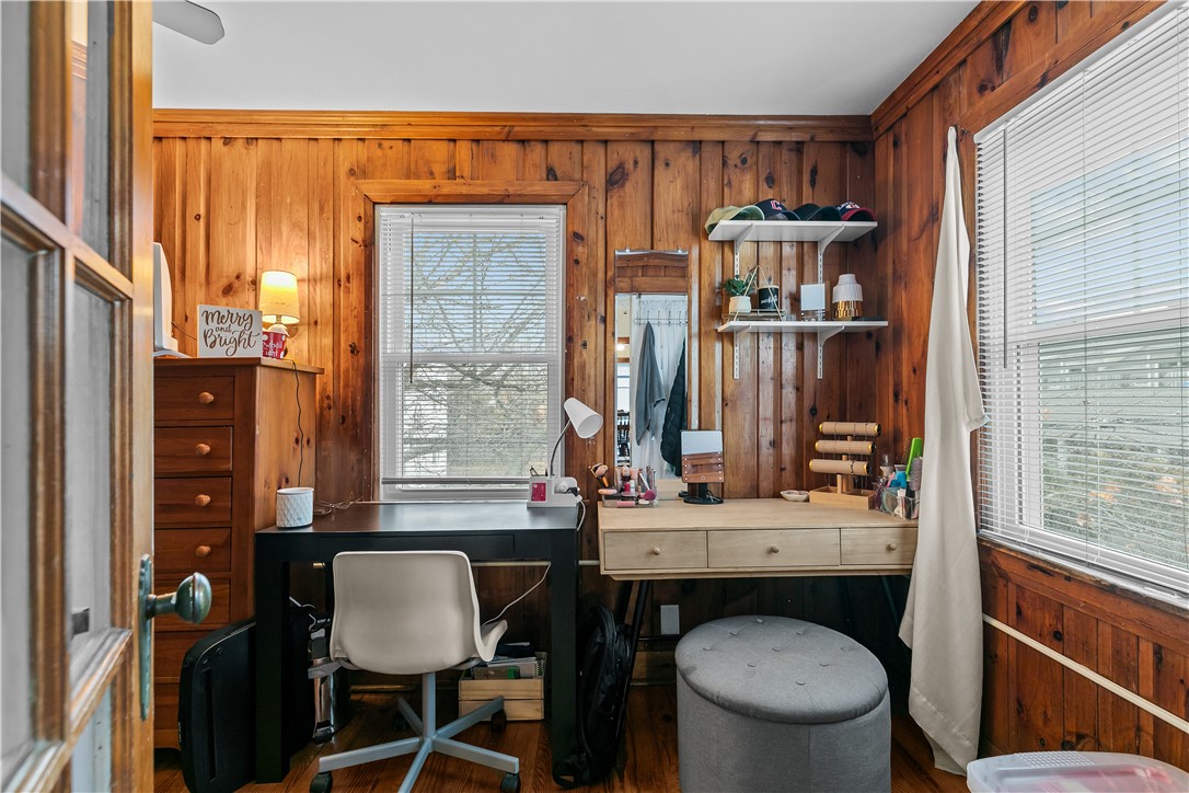 Newport, Rhode Island 02840, United States, 3 Bedrooms Bedrooms, ,1 BathroomBathrooms,Residential,Active,208458