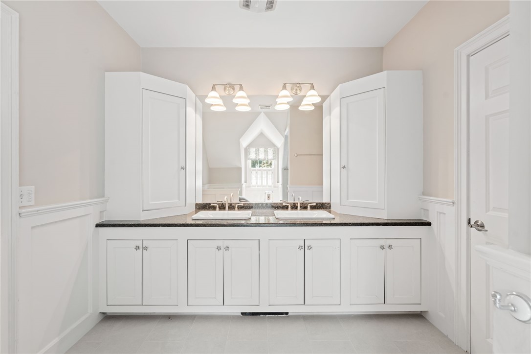 Cumberland, Rhode Island 02864, United States, 5 Bedrooms Bedrooms, ,5 BathroomsBathrooms,Residential,Active,177837