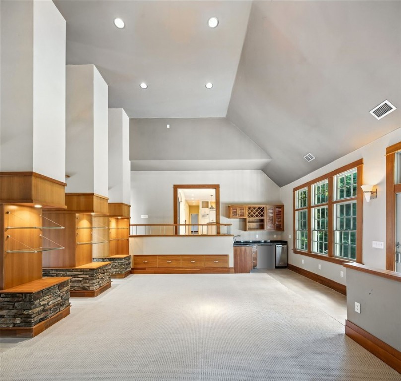 Cumberland, Rhode Island 02864, United States, 5 Bedrooms Bedrooms, ,5 BathroomsBathrooms,Residential,Active,177837