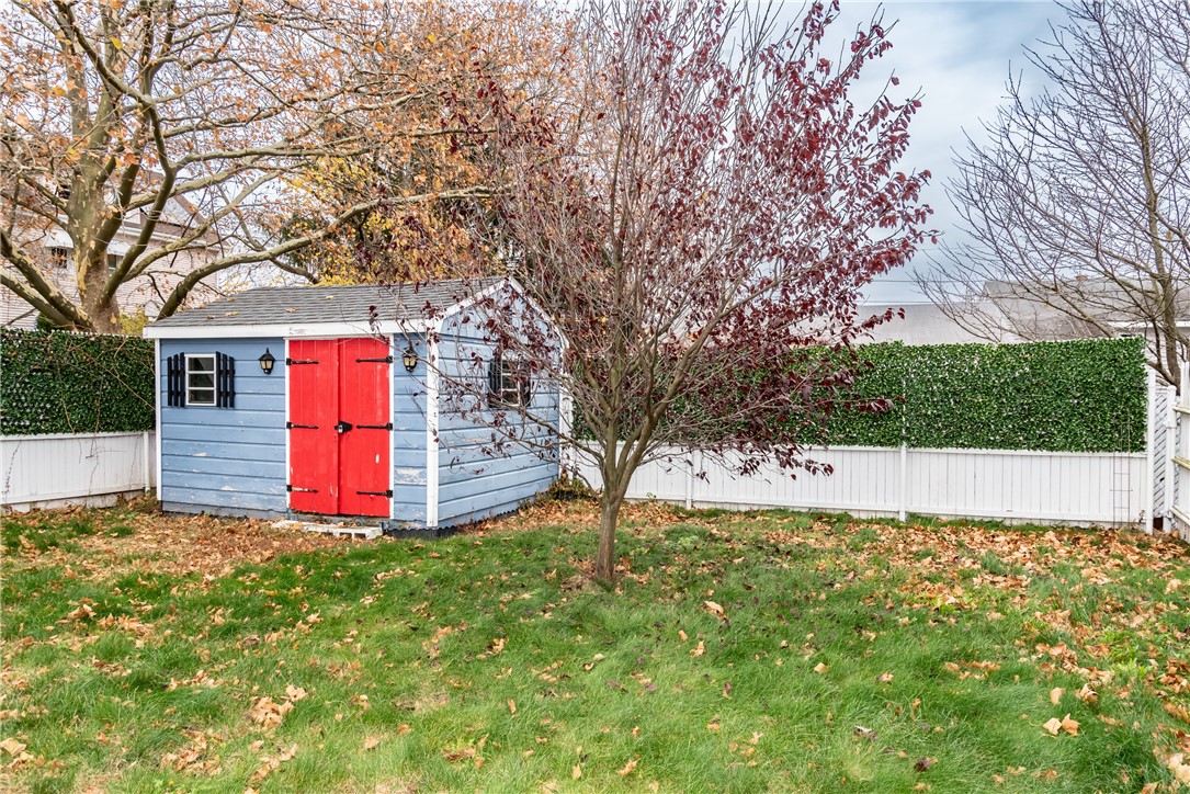 260 Grosvenor Avenue