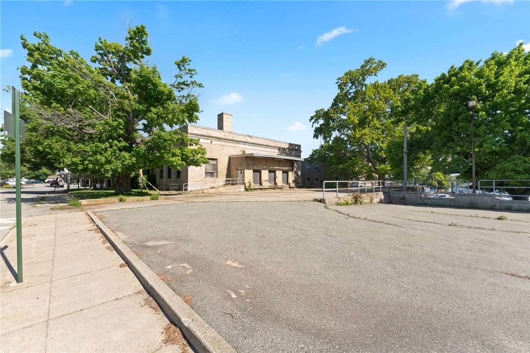 1190 Main Street
