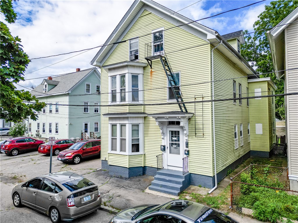 71 LYON Street
