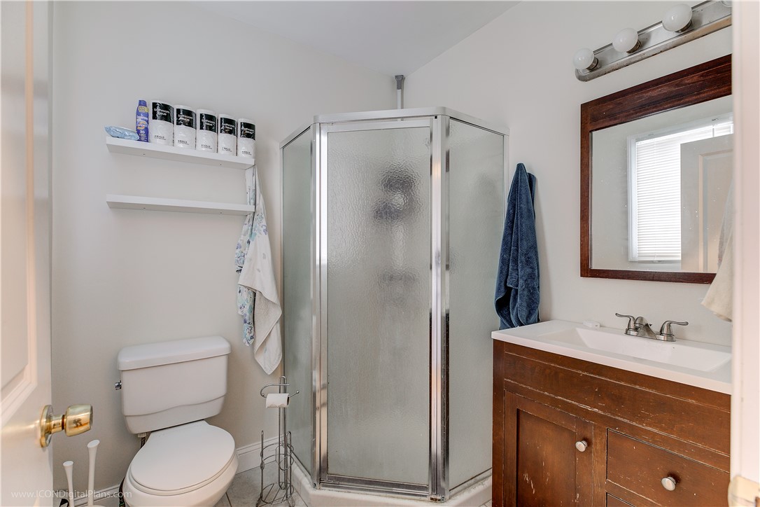 Newport, Rhode Island 02840, United States, 2 Bedrooms Bedrooms, ,1 BathroomBathrooms,Residential,Active,211002