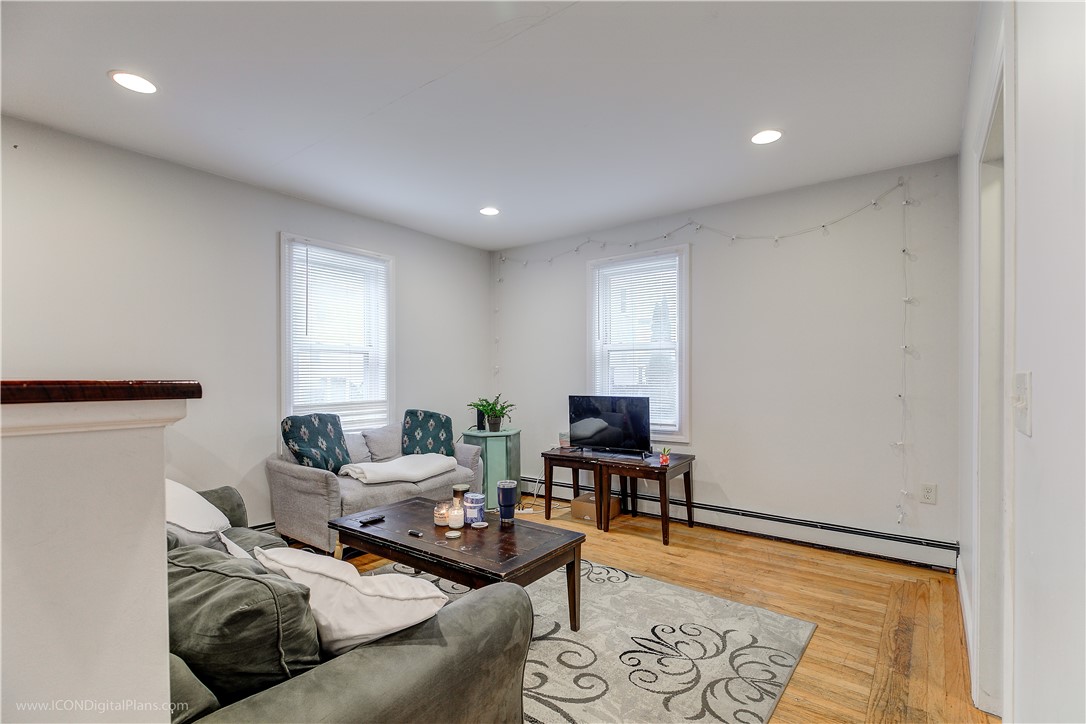 Newport, Rhode Island 02840, United States, 2 Bedrooms Bedrooms, ,1 BathroomBathrooms,Residential,Active,211002