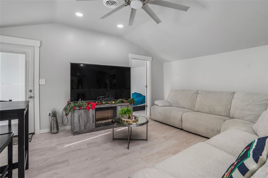 1537 PROVIDENCE Pike