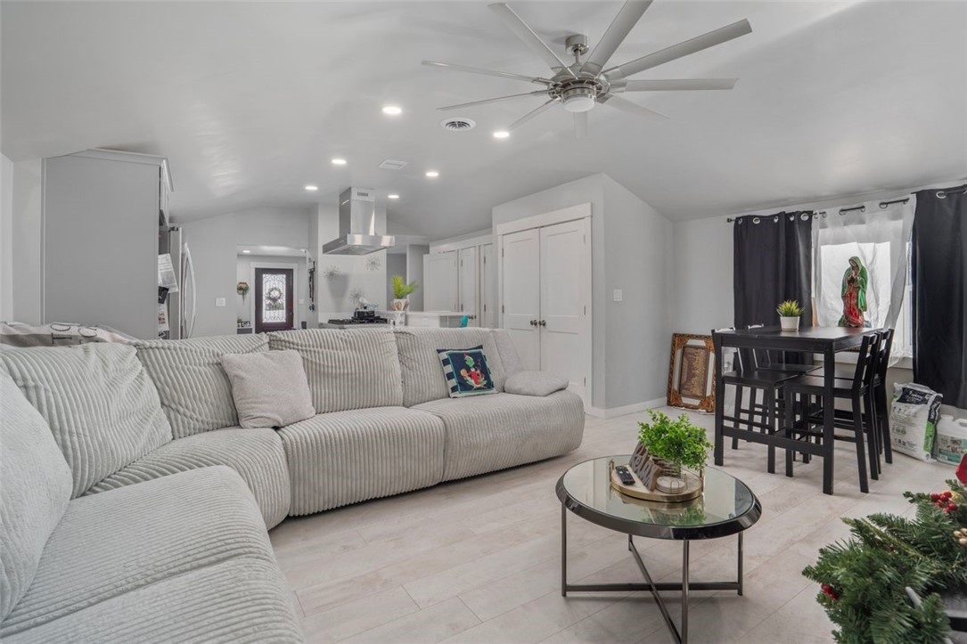 1537 PROVIDENCE Pike