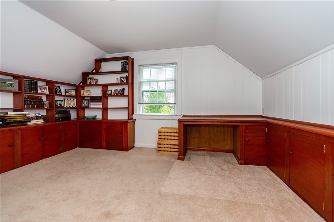 Warwick, Rhode Island 02888, United States, 3 Bedrooms Bedrooms, ,1 BathroomBathrooms,Residential,Pending,186205