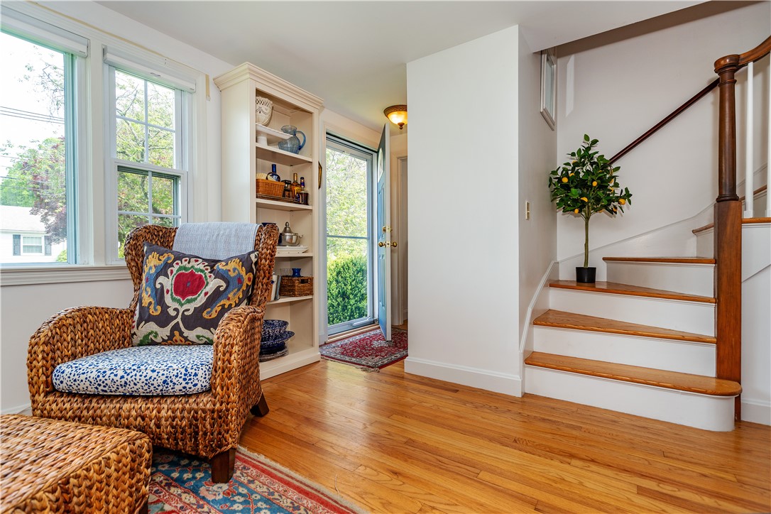 Warwick, Rhode Island 02888, United States, 3 Bedrooms Bedrooms, ,1 BathroomBathrooms,Residential,Pending,186205