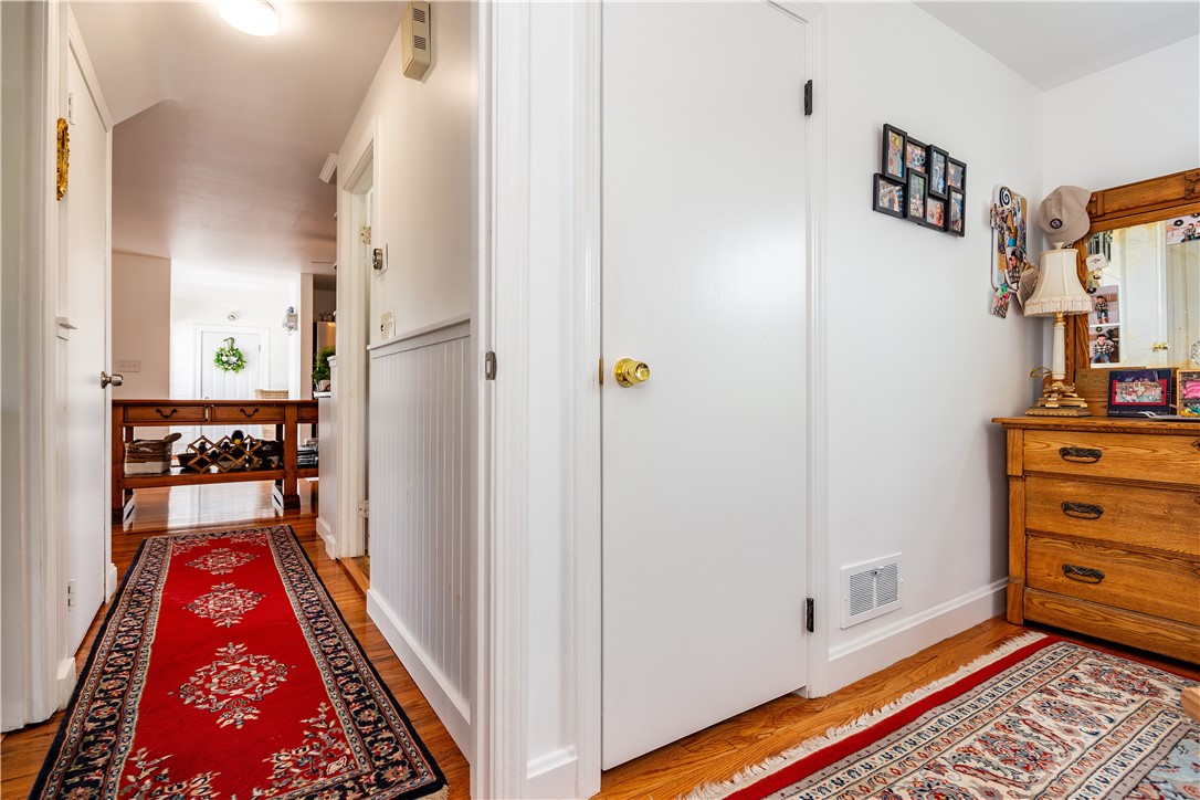 Warwick, Rhode Island 02888, United States, 3 Bedrooms Bedrooms, ,1 BathroomBathrooms,Residential,Pending,186205