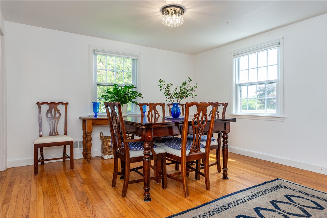 Warwick, Rhode Island 02888, United States, 3 Bedrooms Bedrooms, ,1 BathroomBathrooms,Residential,Pending,186205