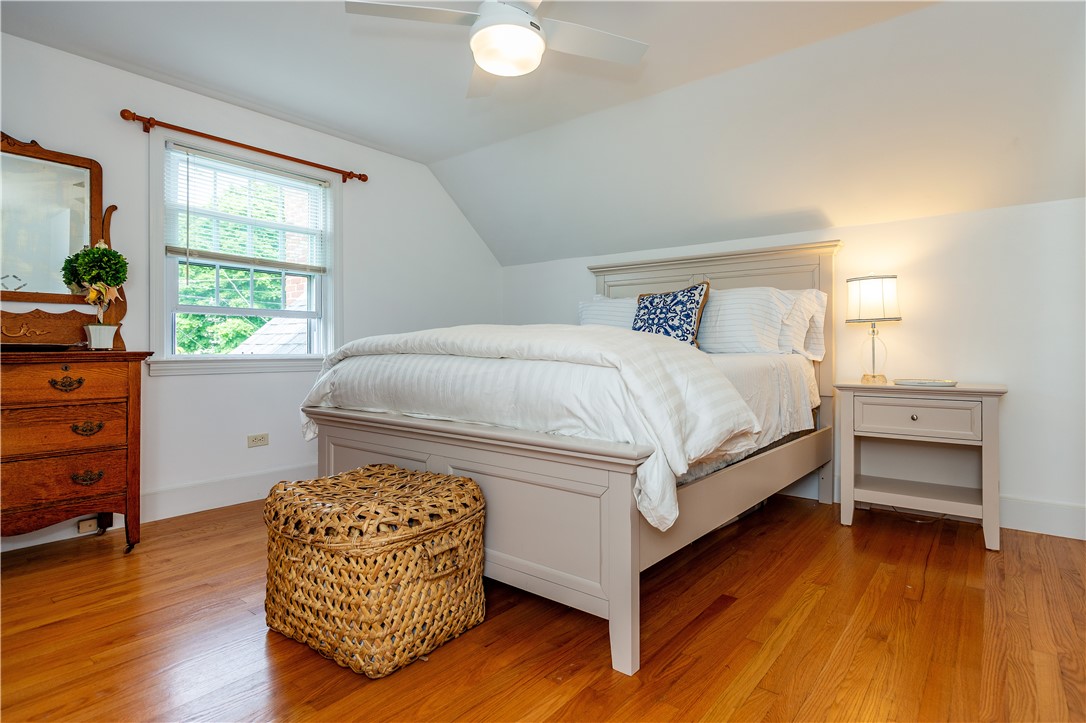 Warwick, Rhode Island 02888, United States, 3 Bedrooms Bedrooms, ,1 BathroomBathrooms,Residential,Pending,186205