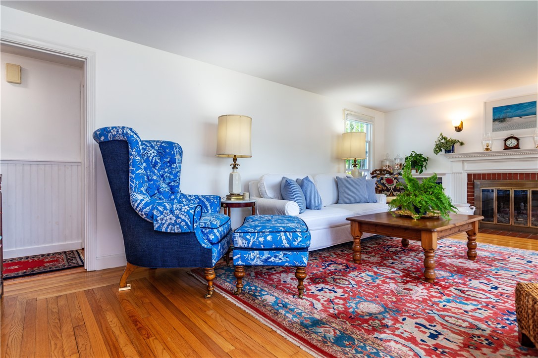 Warwick, Rhode Island 02888, United States, 3 Bedrooms Bedrooms, ,1 BathroomBathrooms,Residential,Pending,186205