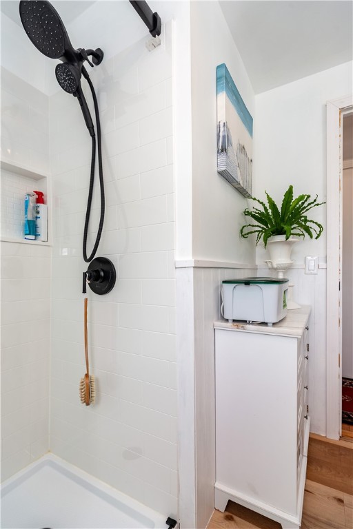 Warwick, Rhode Island 02888, United States, 3 Bedrooms Bedrooms, ,1 BathroomBathrooms,Residential,Pending,186205