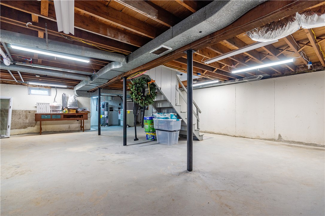 Warwick, Rhode Island 02888, United States, 3 Bedrooms Bedrooms, ,1 BathroomBathrooms,Residential,Pending,186205