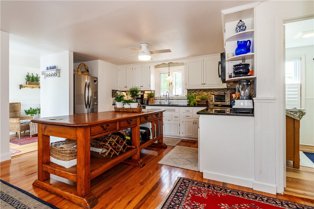 Warwick, Rhode Island 02888, United States, 3 Bedrooms Bedrooms, ,1 BathroomBathrooms,Residential,Pending,186205