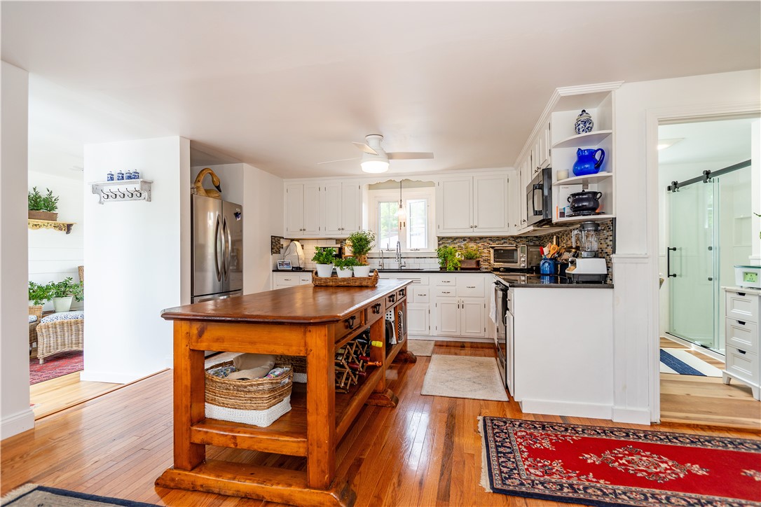 Warwick, Rhode Island 02888, United States, 3 Bedrooms Bedrooms, ,1 BathroomBathrooms,Residential,Pending,186205