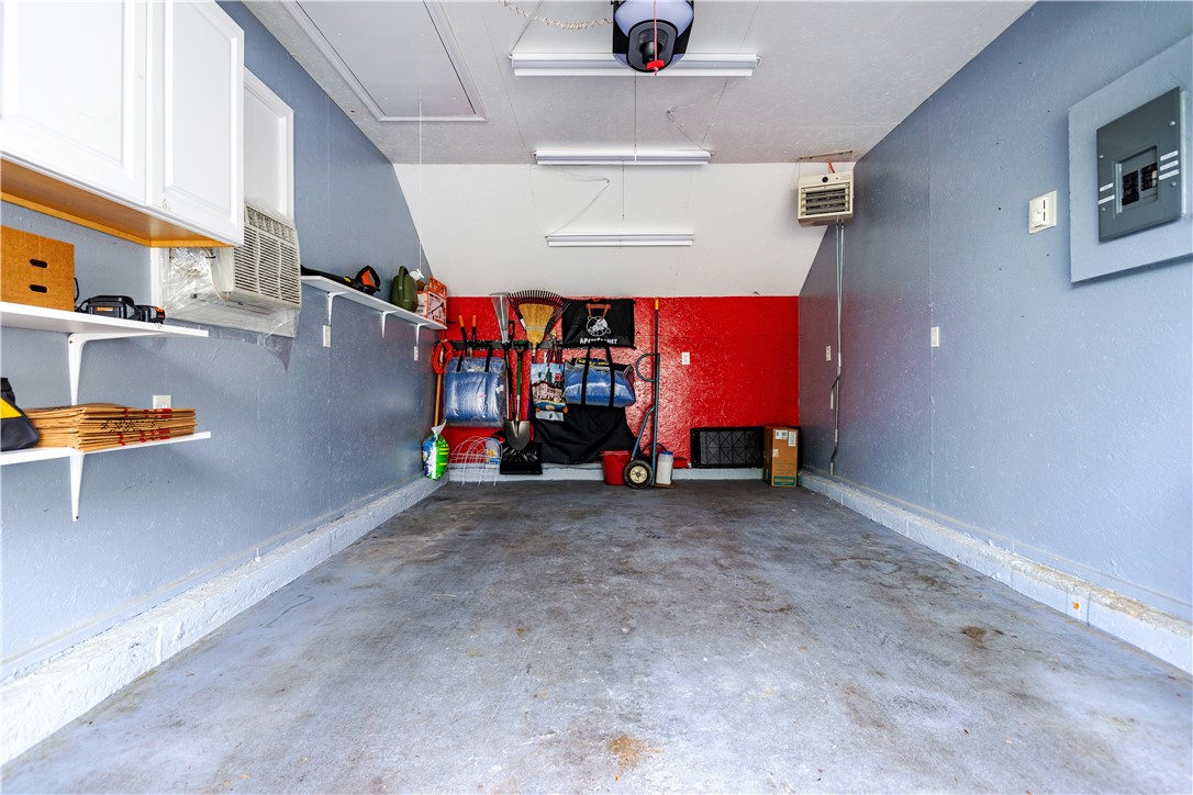 Warwick, Rhode Island 02888, United States, 3 Bedrooms Bedrooms, ,1 BathroomBathrooms,Residential,Pending,186205