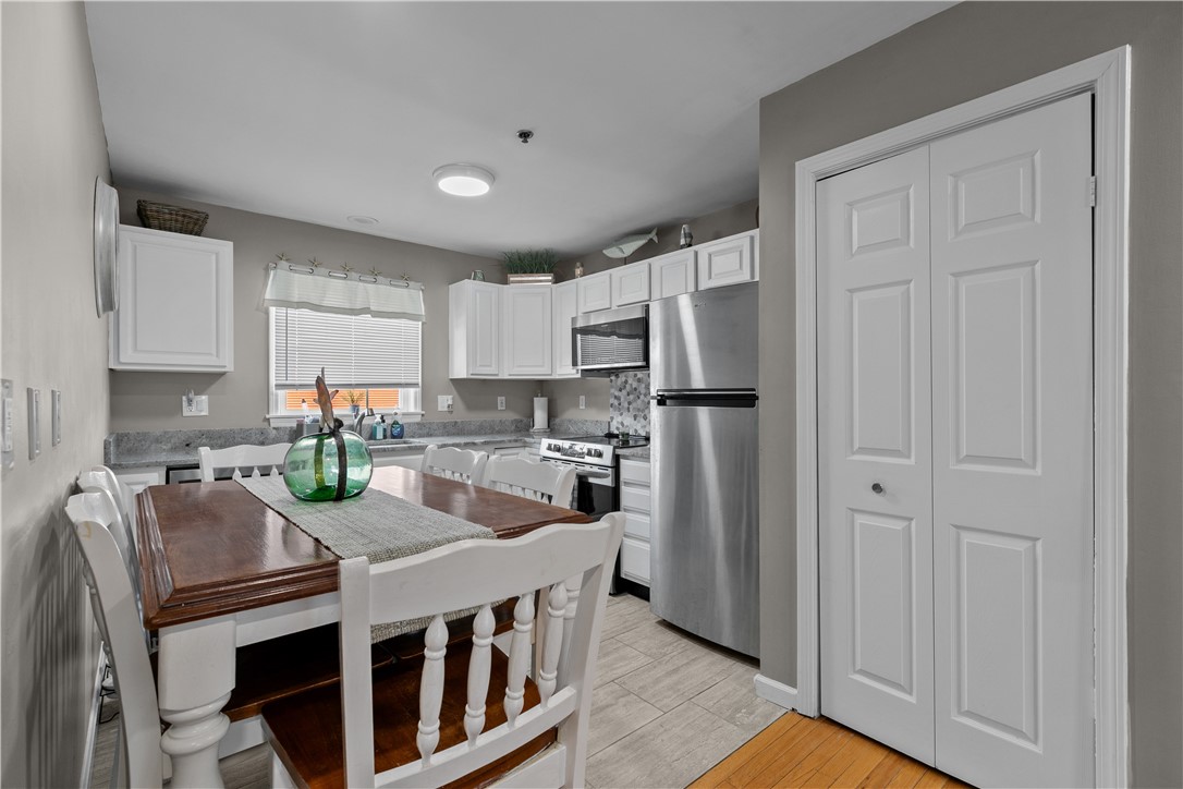 Newport, Rhode Island 02840, United States, 3 Bedrooms Bedrooms, ,3 BathroomsBathrooms,Residential,Active,185848