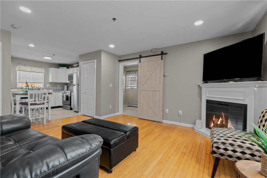 Newport, Rhode Island 02840, United States, 3 Bedrooms Bedrooms, ,3 BathroomsBathrooms,Residential,Active,185848