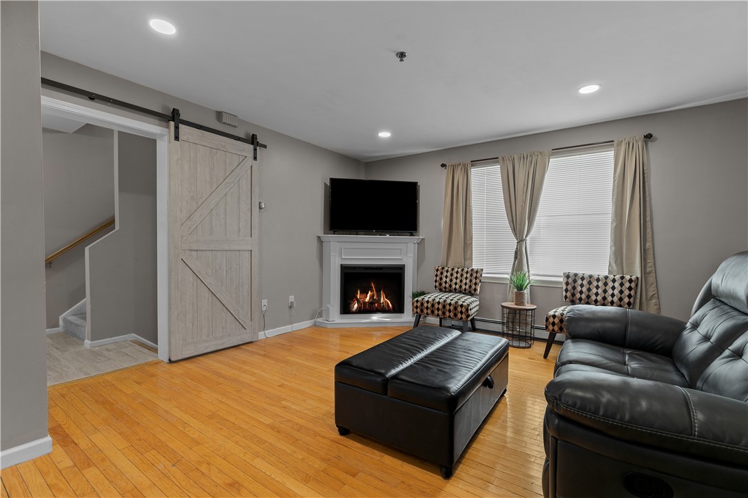 Newport, Rhode Island 02840, United States, 3 Bedrooms Bedrooms, ,3 BathroomsBathrooms,Residential,Active,185848