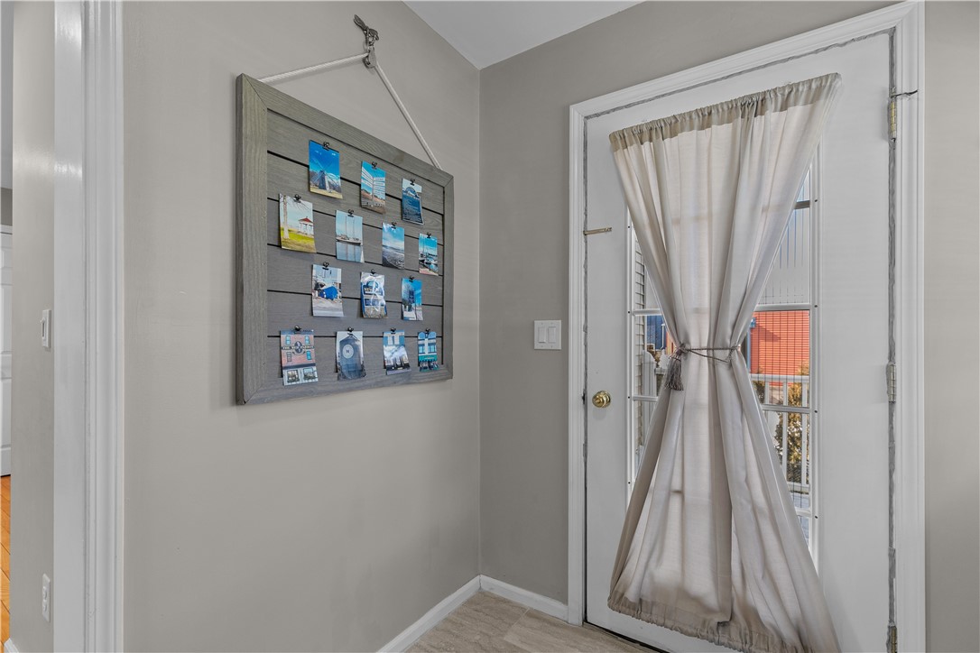 Newport, Rhode Island 02840, United States, 3 Bedrooms Bedrooms, ,3 BathroomsBathrooms,Residential,Active,185848