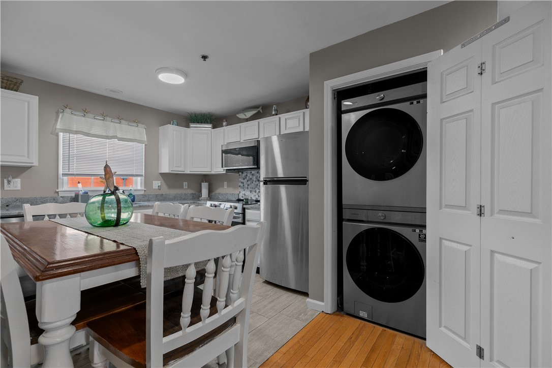 Newport, Rhode Island 02840, United States, 3 Bedrooms Bedrooms, ,3 BathroomsBathrooms,Residential,Active,185848