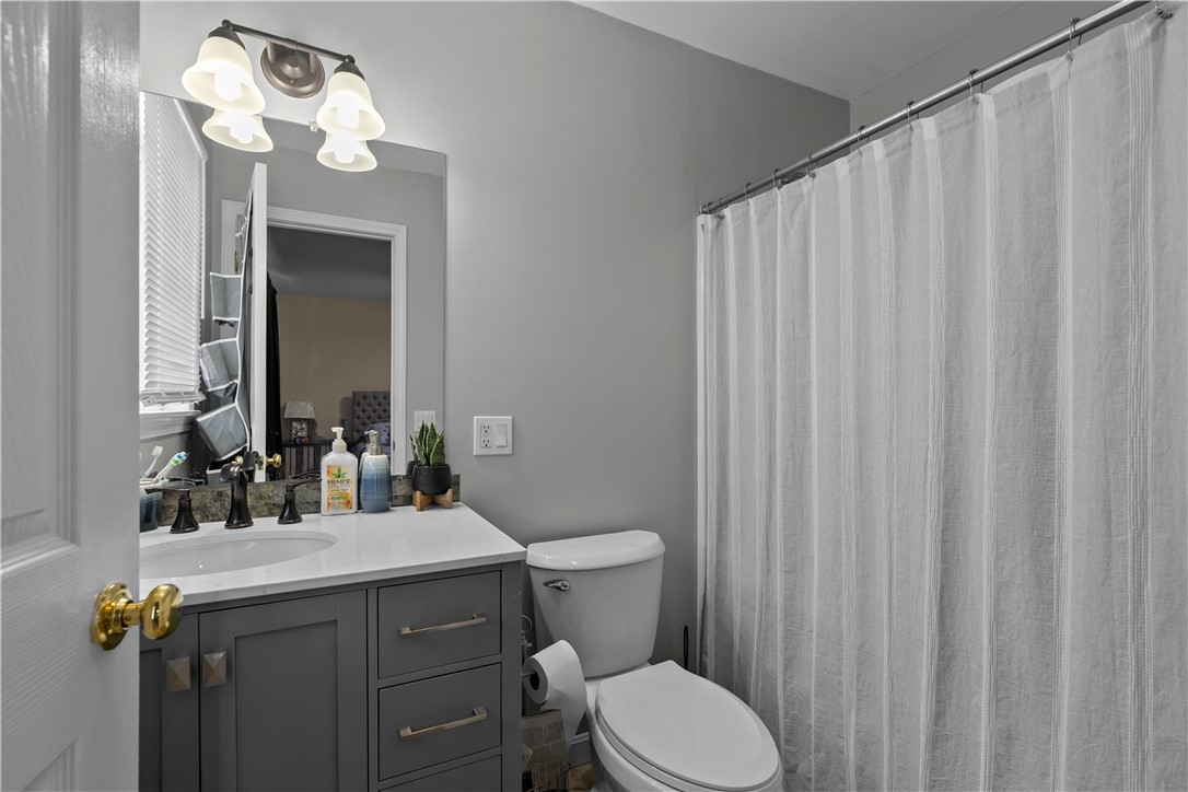 Newport, Rhode Island 02840, United States, 3 Bedrooms Bedrooms, ,3 BathroomsBathrooms,Residential,Active,185848