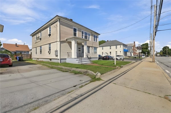 904 NEWPORT AVE, PAWTUCKET, RI 02861 - Image e118e71e751c5c6b42e488551476e164/4170974758