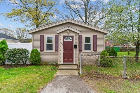 Single Family Residence in Warwick RI 44 Northup Street.jpg