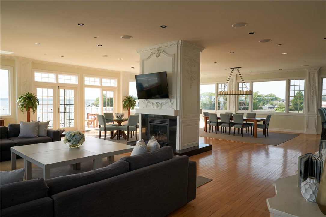 38 Bay Street W201/202