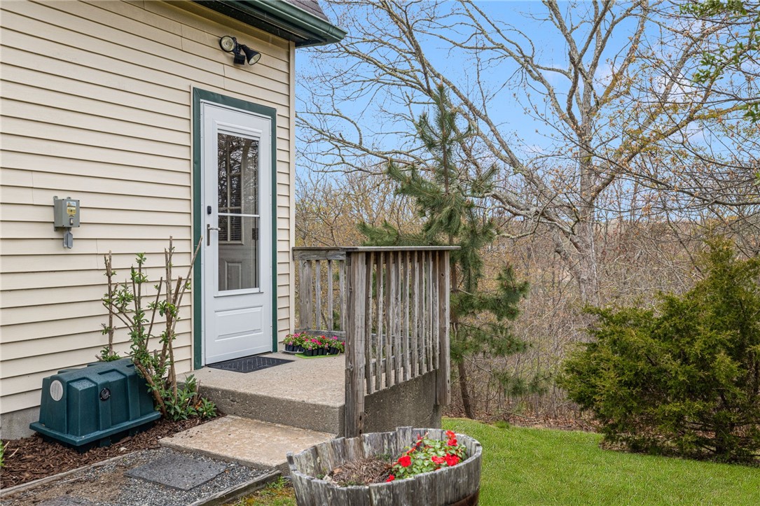 South Kingstown, Rhode Island, 02879, United States, 2 Bedrooms Bedrooms, ,2 BathroomsBathrooms,Residential,Active,2045615