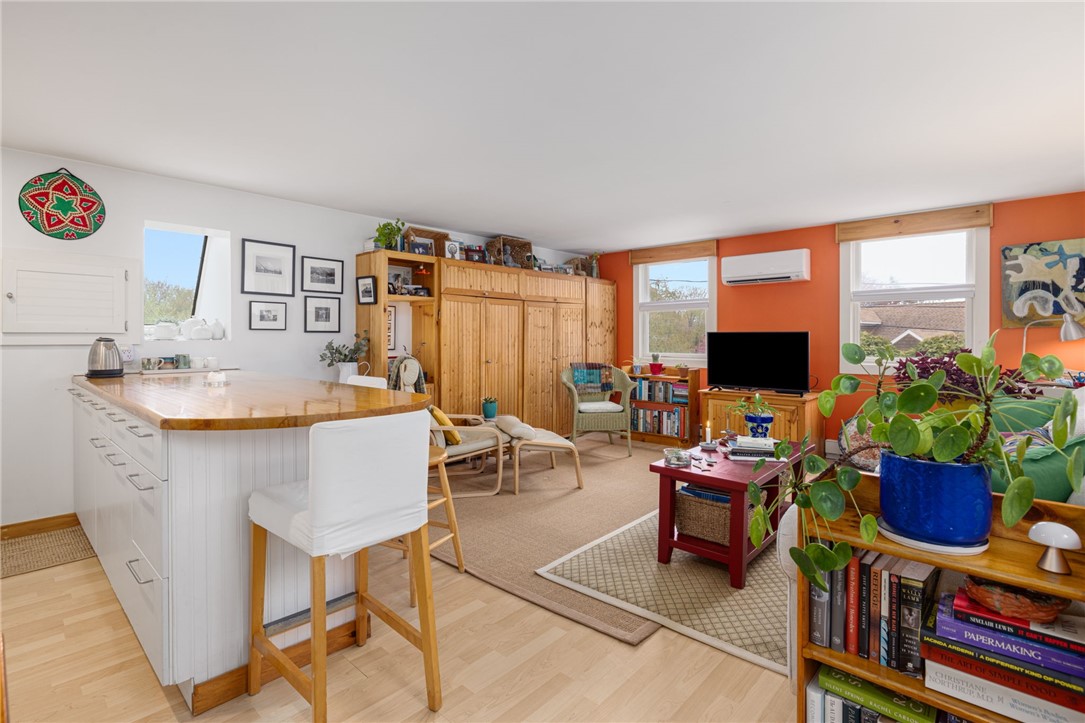 South Kingstown, Rhode Island, 02879, United States, 2 Bedrooms Bedrooms, ,2 BathroomsBathrooms,Residential,Active,2045615