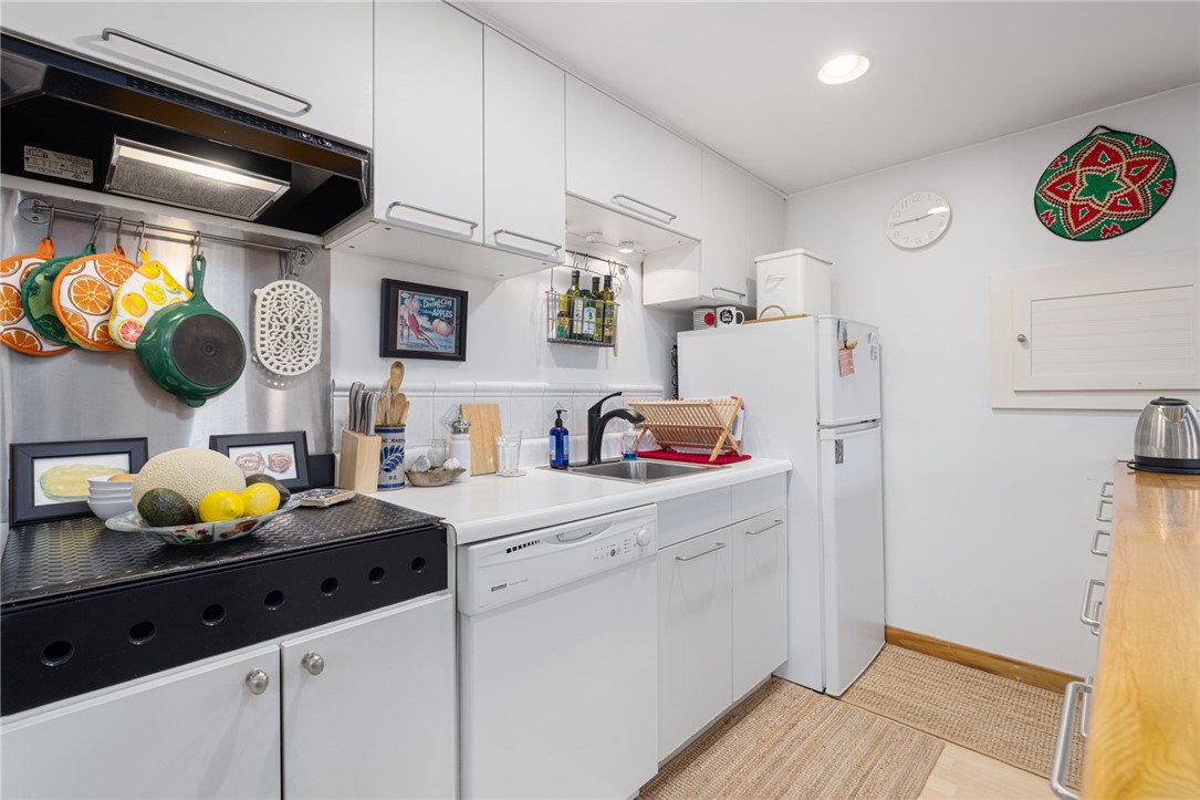 South Kingstown, Rhode Island, 02879, United States, 2 Bedrooms Bedrooms, ,2 BathroomsBathrooms,Residential,Active,2045615