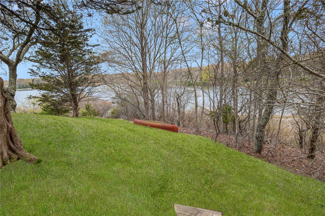 93 Old Succotash Road