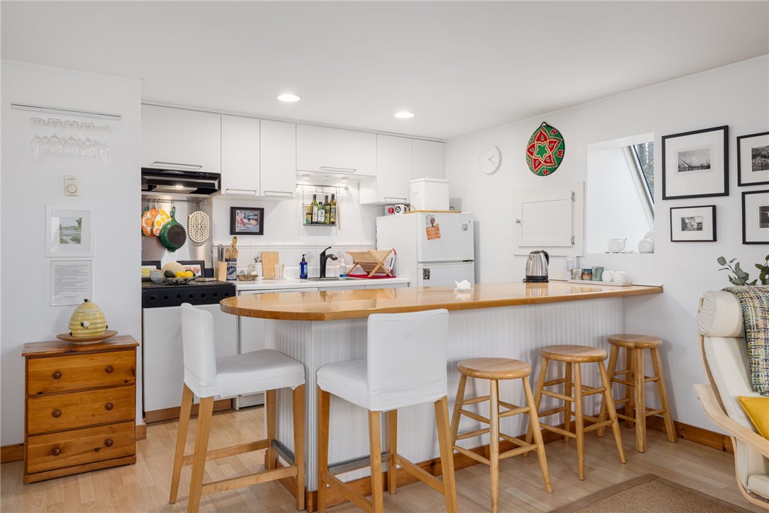 South Kingstown, Rhode Island, 02879, United States, 2 Bedrooms Bedrooms, ,2 BathroomsBathrooms,Residential,Active,2045615