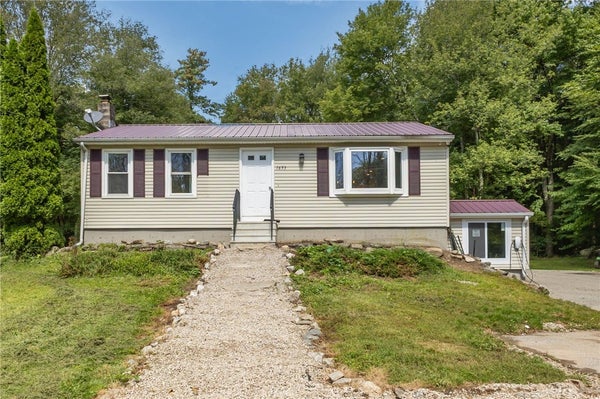 1653 SNAKE HILL RD, NORTH SCITUATE, RI 02857 - Image e2dab655680f7d4500a3717e98c17b1b/2717463545