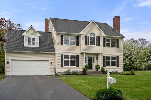 43 BLUEGRASS DR, MIDDLETOWN, RI 02842 - Image e32ae5c6fb9c5de2fd1fec49d0fe453d/2662758424