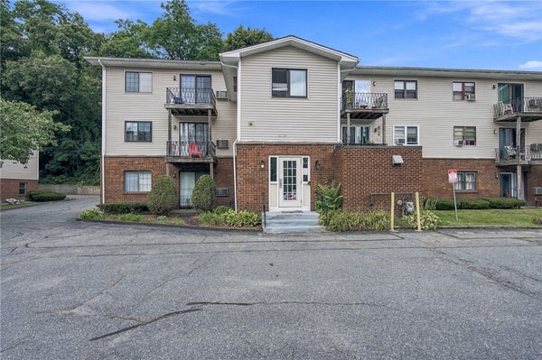 79 IVAN ST APT 67, NORTH PROVIDENCE, RI 02904 - Image e3a545dc9869c0067c7cc5fb089d7f9e/3535178754