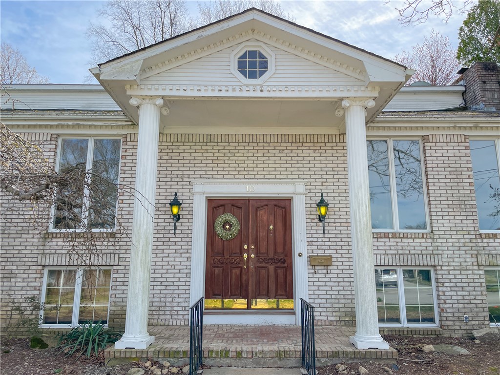 10 Green Valley Drive