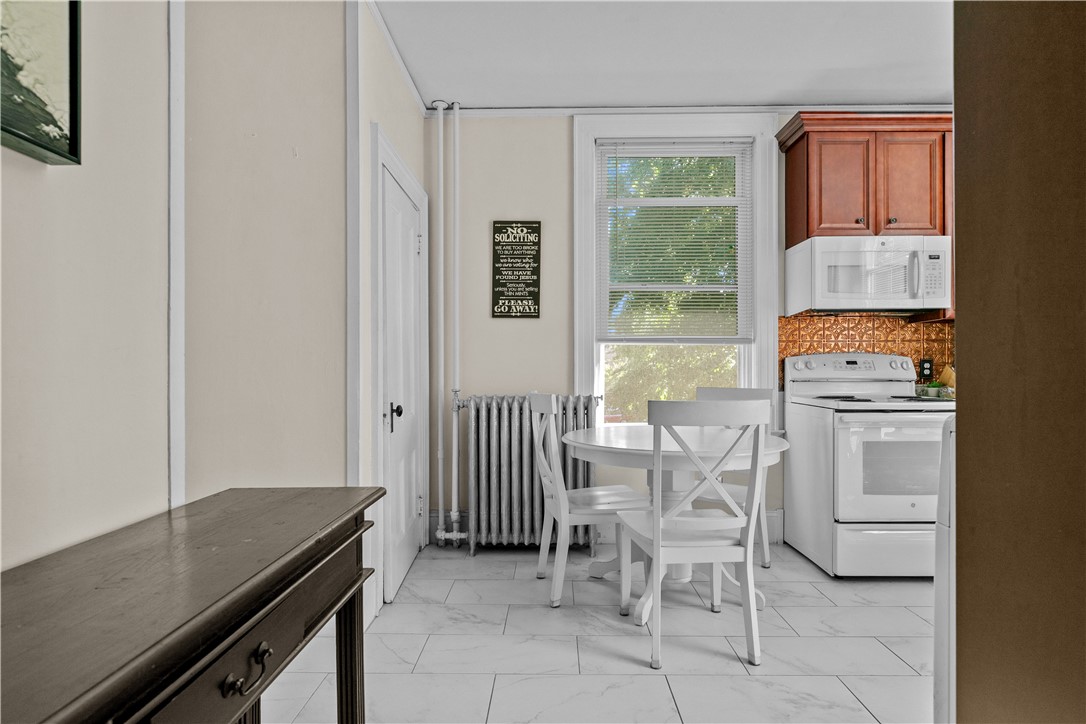 Newport, Rhode Island 02840, United States, 1 Bedroom Bedrooms, ,1 BathroomBathrooms,Residential,Active,176690