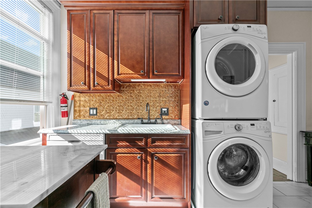 Newport, Rhode Island 02840, United States, 1 Bedroom Bedrooms, ,1 BathroomBathrooms,Residential,Active,176690