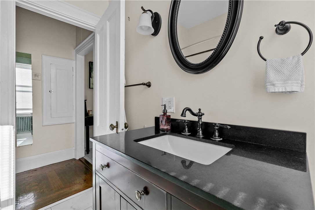 Newport, Rhode Island 02840, United States, 1 Bedroom Bedrooms, ,1 BathroomBathrooms,Residential,Active,176690