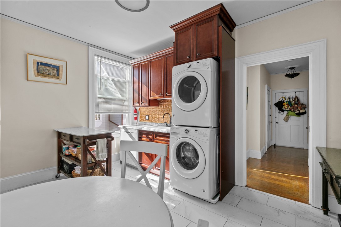 Newport, Rhode Island 02840, United States, 1 Bedroom Bedrooms, ,1 BathroomBathrooms,Residential,Active,176690