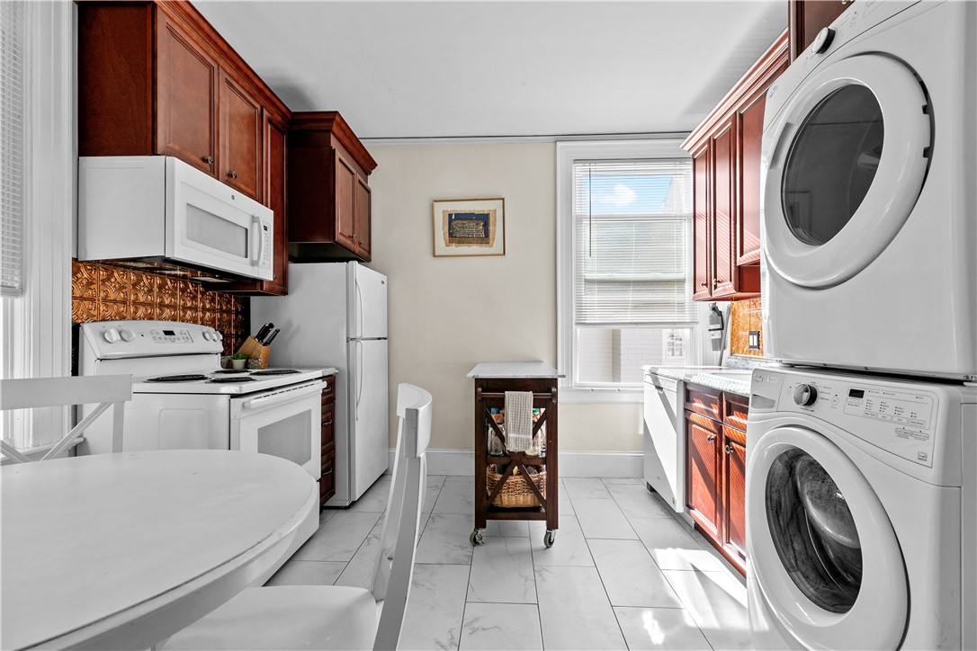 Newport, Rhode Island 02840, United States, 1 Bedroom Bedrooms, ,1 BathroomBathrooms,Residential,Active,176690